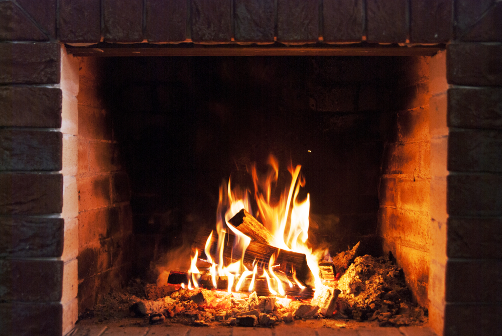 Gas Vs. Wood Fireplaces – What is Right for you?