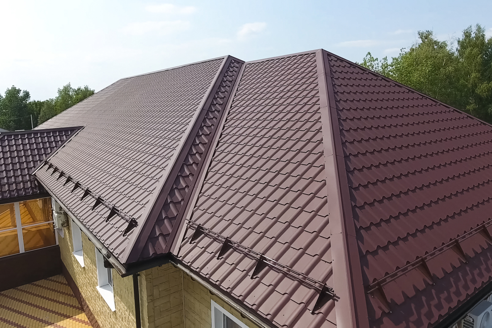 Metal Roofing Vs. Asphalt Shingles